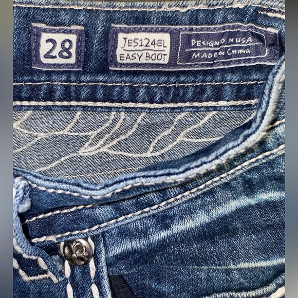 Woman’s Miss Me jeans - Picture 7 of 7
